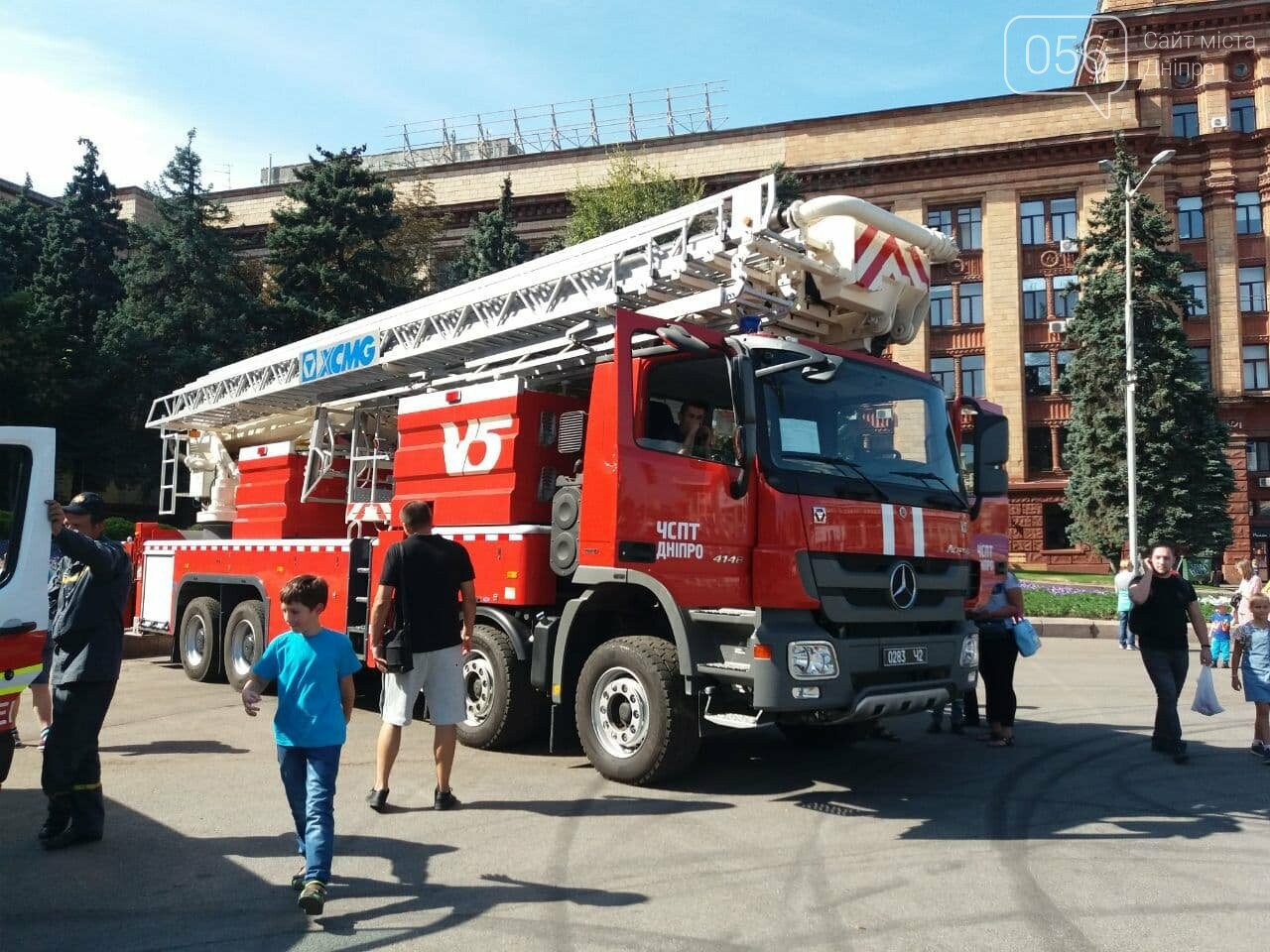 В центре Днепра ревели сигналы машин спасателей, — ФОТО, фото-8