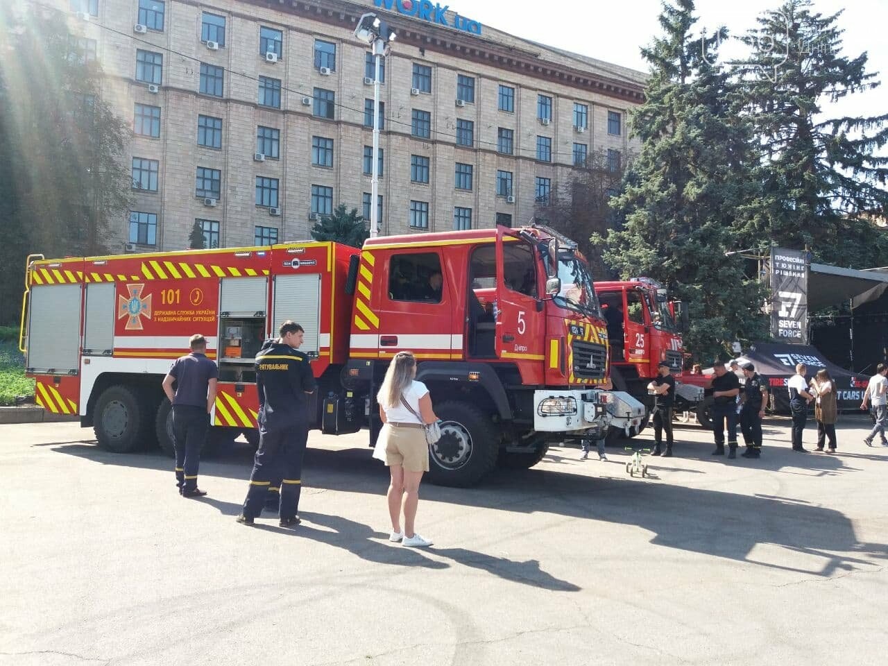 В центре Днепра ревели сигналы машин спасателей, — ФОТО, фото-3