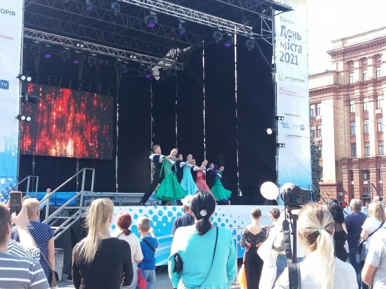 Более 1000 детей исполнили в центре Днепра песню о городе, - ФОТО, ВИДЕО, фото-1