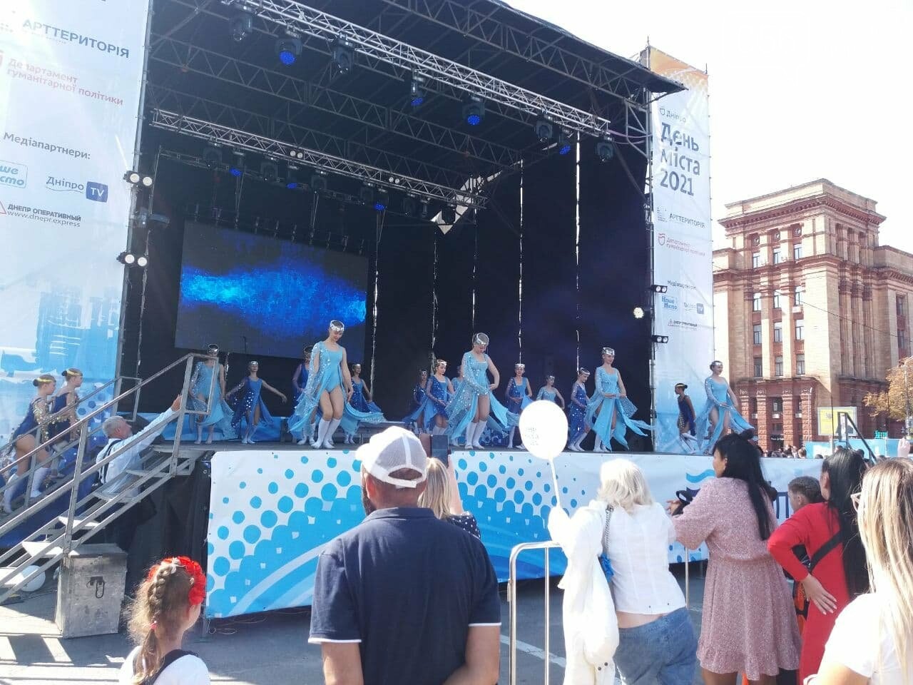 Более 1000 детей исполнили в центре Днепра песню о городе, - ФОТО, ВИДЕО, фото-10