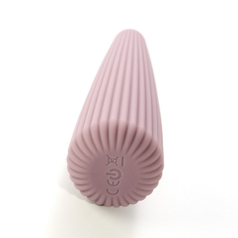 Вібратор Sweet Em Cone у формі конуса, ребристий, фіолетовий, 12.8 х 3.8 см - Зображення 3