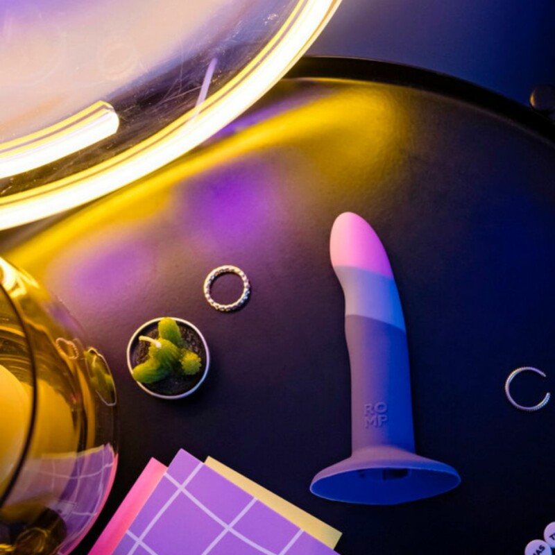 Нереалістичний фалоімітатор ROMP Piccolo Dildo насадка на страпон на присосці, для точки G і P, синій, 14 см х 2.9 см - Изображение 5