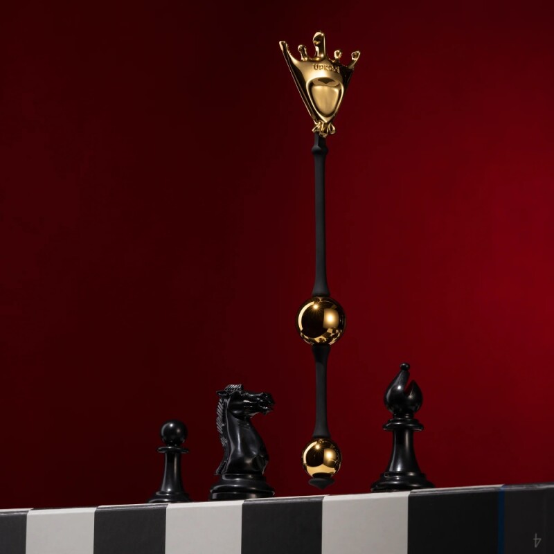 Вагінальні кульки The Chess Queen UPKO The Chess Collection металеві, чорно-золоті, 22 х 2.5 см - Изображение 1