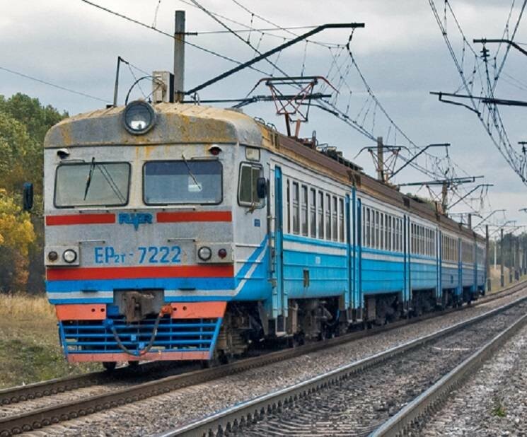 Из Днепра в Каменское, Кривой Рог и Пятихатки не будут ездить электрички: как долго и в чем причина