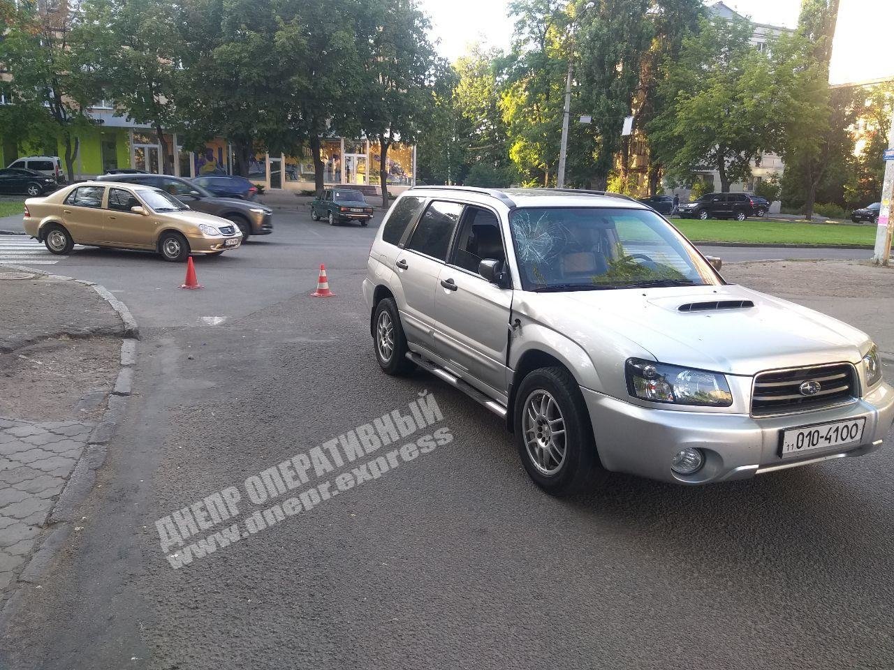 Велосипедист врезался в автомобиль