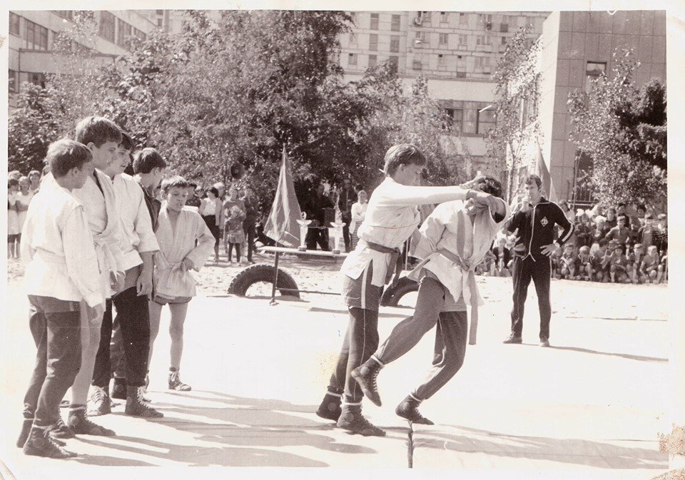 Фото 1983 года. 1983 Год 1 сентября школа. Протвино в 1983 году. Архивные фото школы 273 1983 года. Старые фото 1 сентября 1983г.