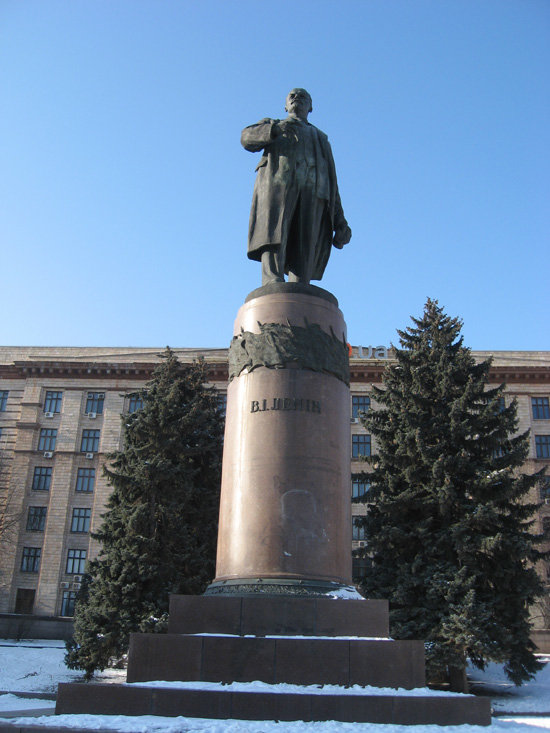 Памятник Ленину, который был в центре Днепра
