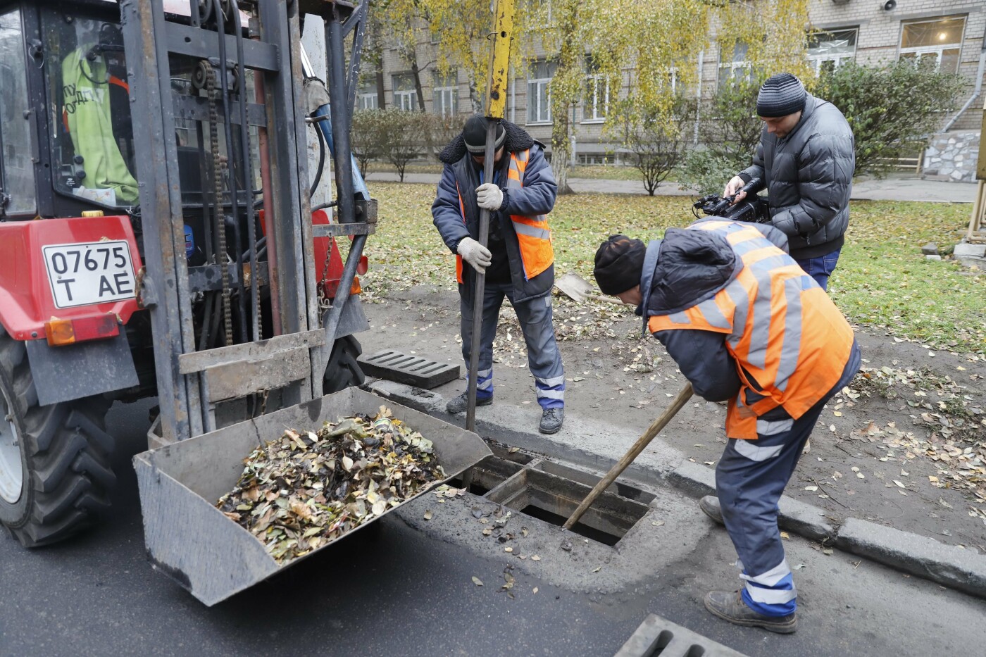 Как в Днепре очищают ливневки