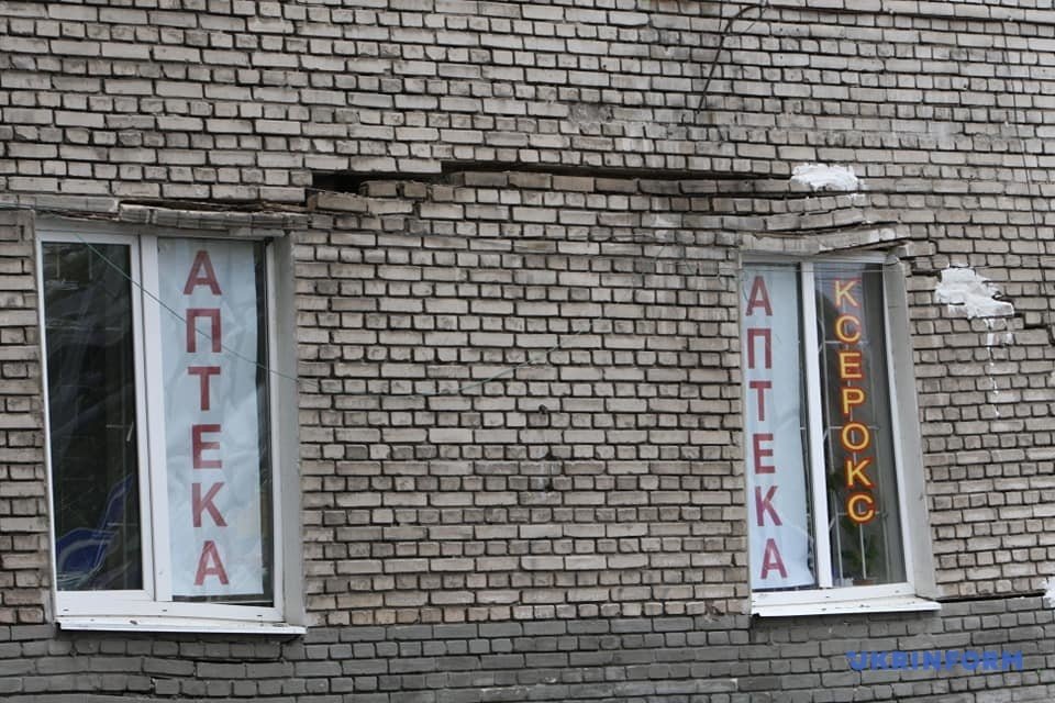 Треснувшая стена общежития