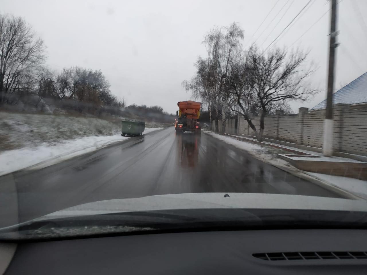 В Днепр пришёл снег: на дорогах работает спецтехника , фото-2