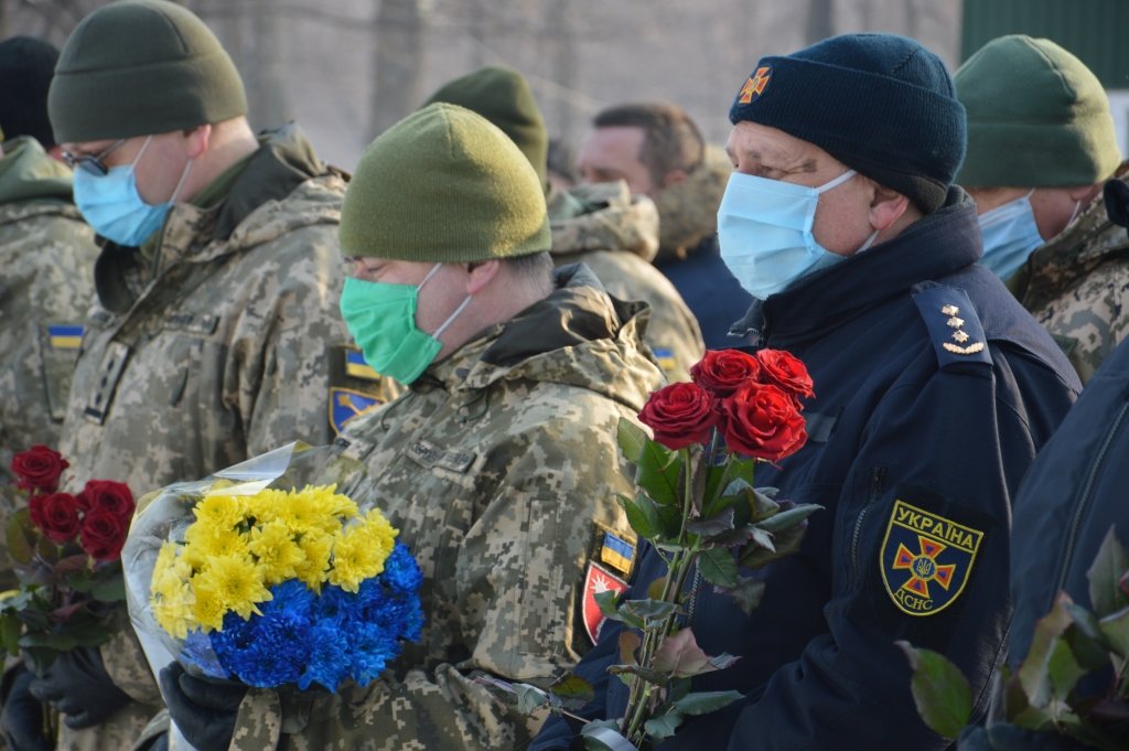 Минута молчания и цветы: в Днепре почтили память защитников Донецкого аэропорта, фото-4