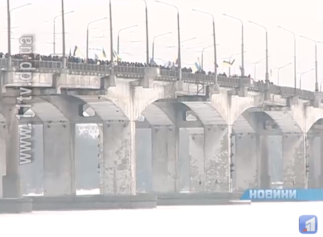 "Живая цепь" на Новом мосту, 2014 год