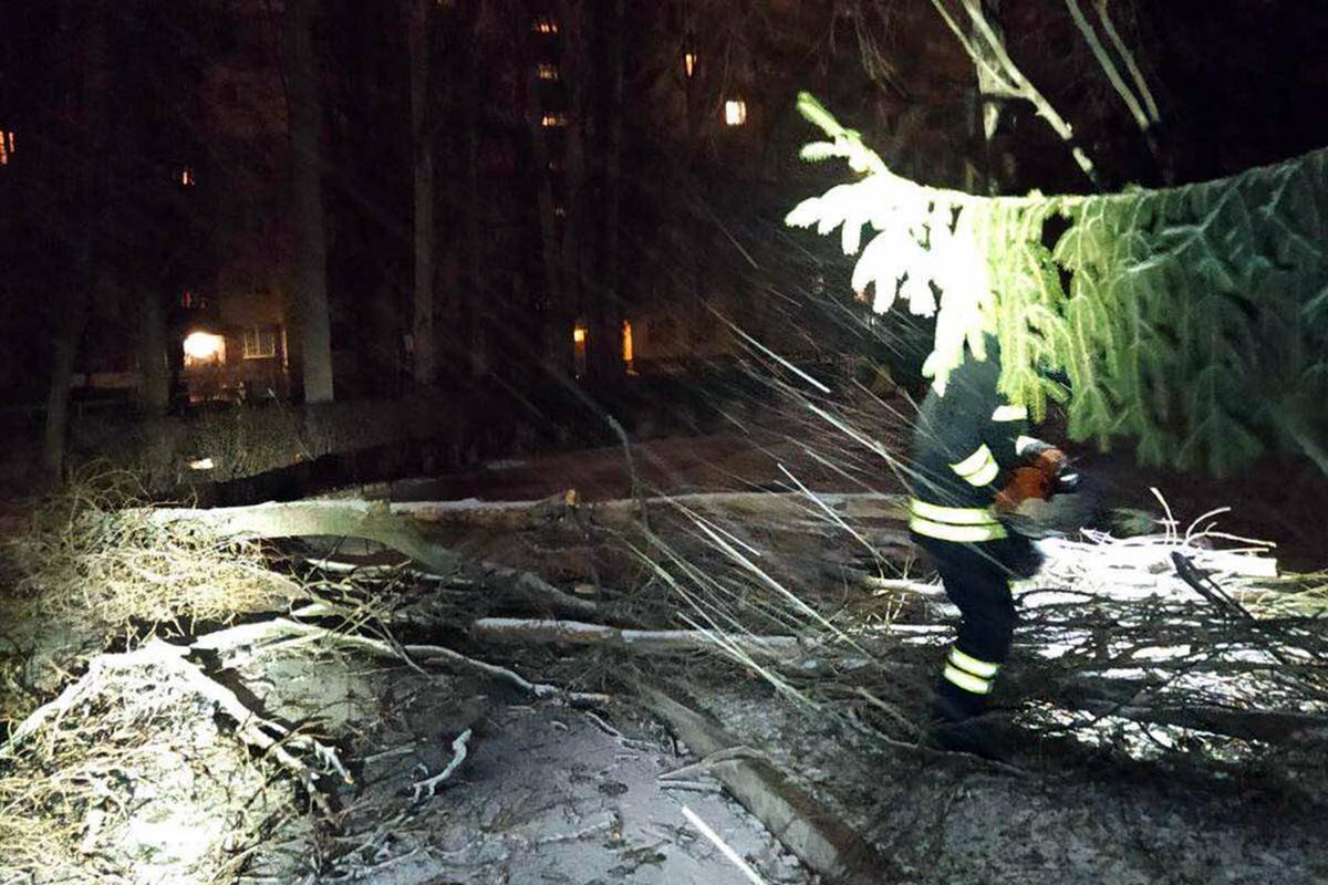 Погодный коллапс в Днепре: все последствия урагана и снегопада в городе, фото-1