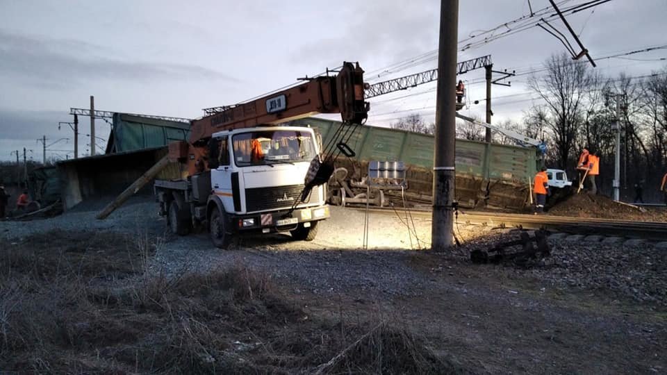 На Днепропетровщине произошла авария на железной дороге: ряд поездов задерживается, фото-1