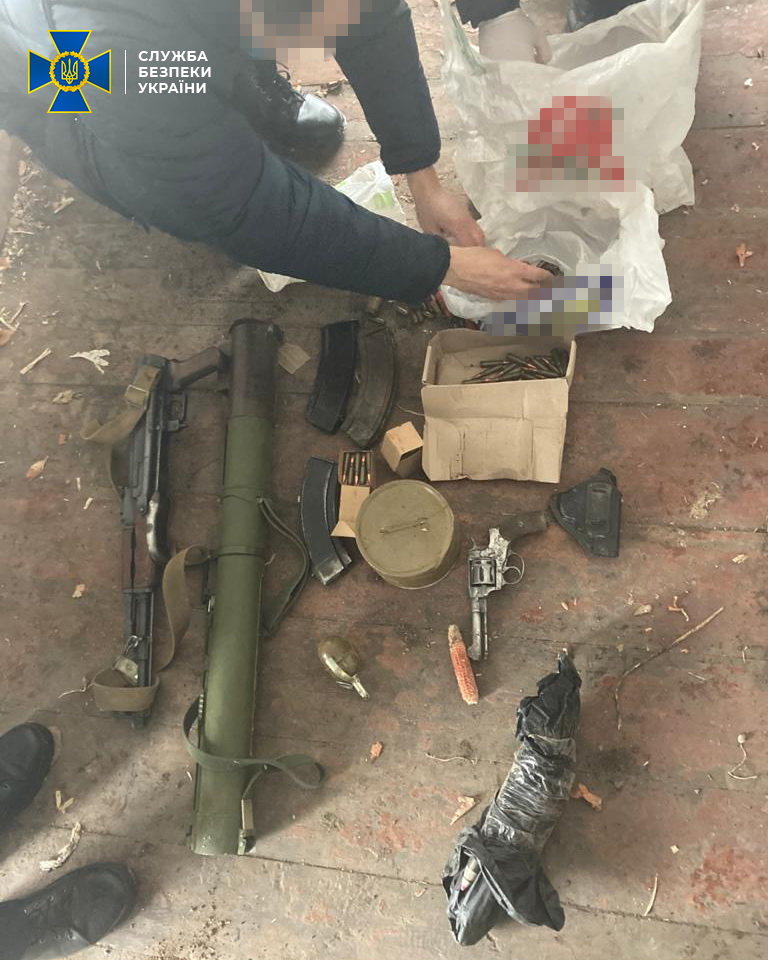 На Днепропетровщине СБУ накрыла нелегального торговца оружия и боеприпасов, фото-1