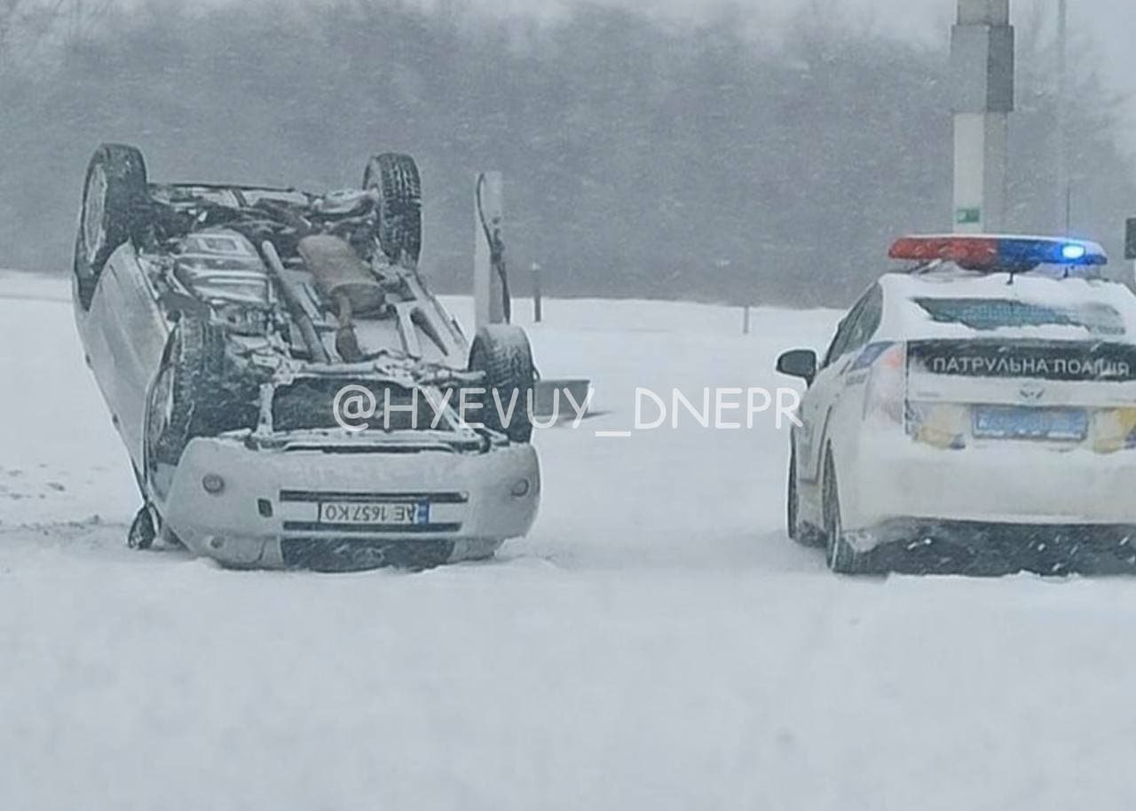 В Днепре снегопад «наделал» много ДТП, фото-1