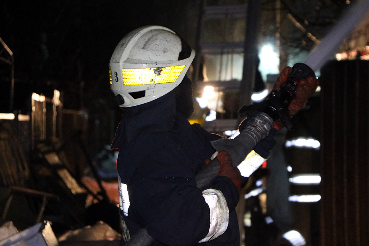 В Днепре 20 спасателей тушили дачу (ФОТО), фото-1