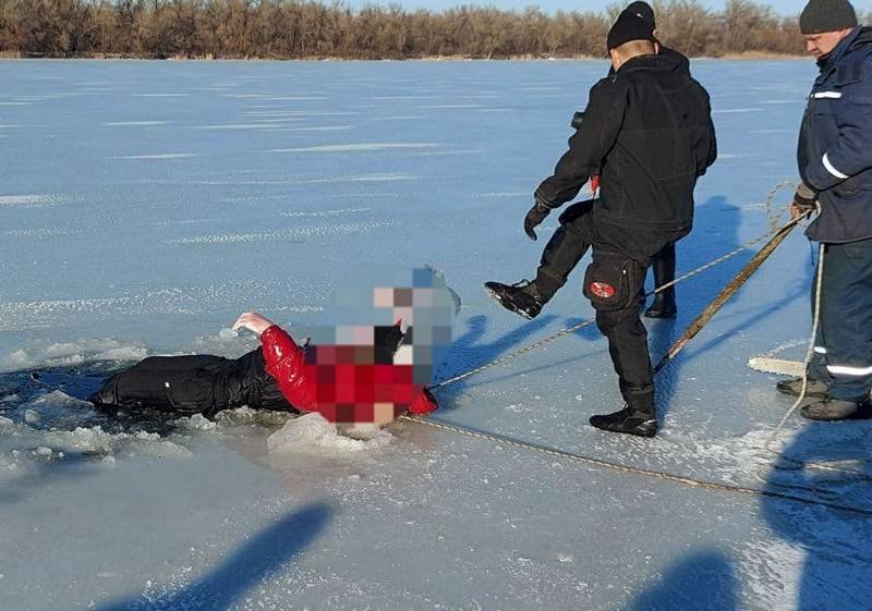 В Днепре рыбак утонул в озере и вмерз в лед,- ФОТО, фото-1