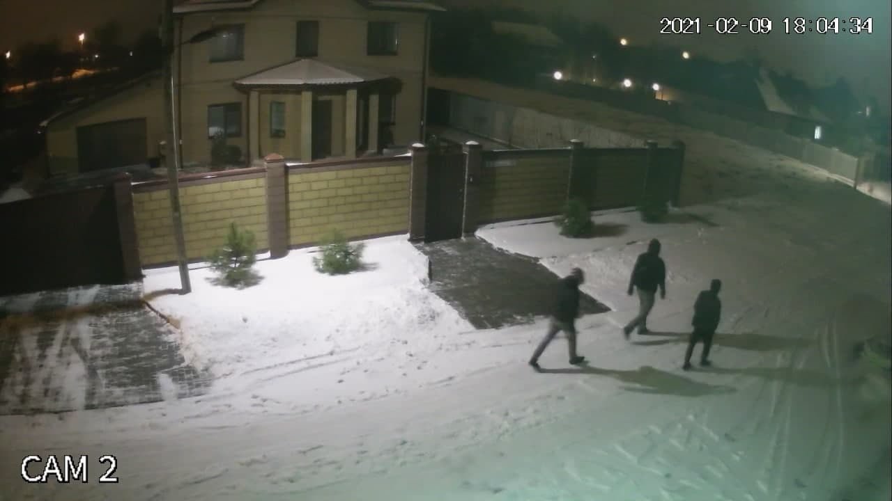 Помогите опознать: в Днепре наглые воры залезли в дом и попали на видео, фото-3