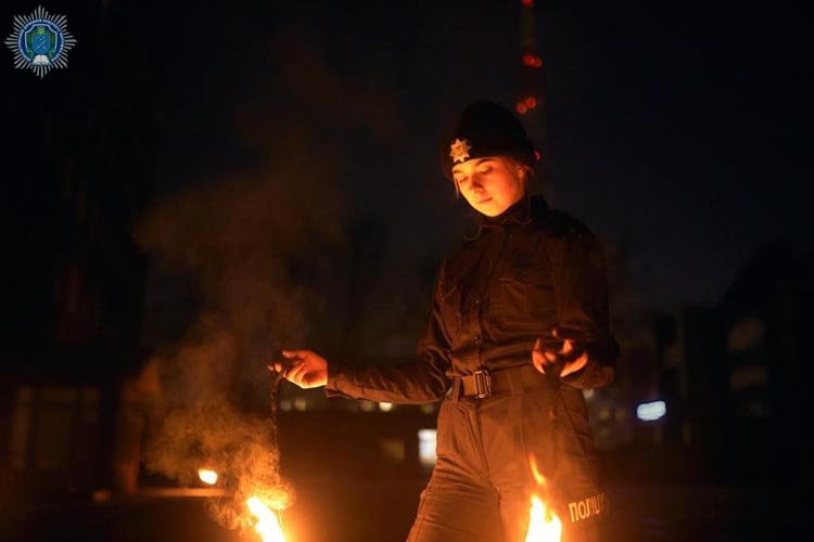 Сегодня День государственного герба Украины: в Днепре "зажгли" огромный трезубец, фото-3