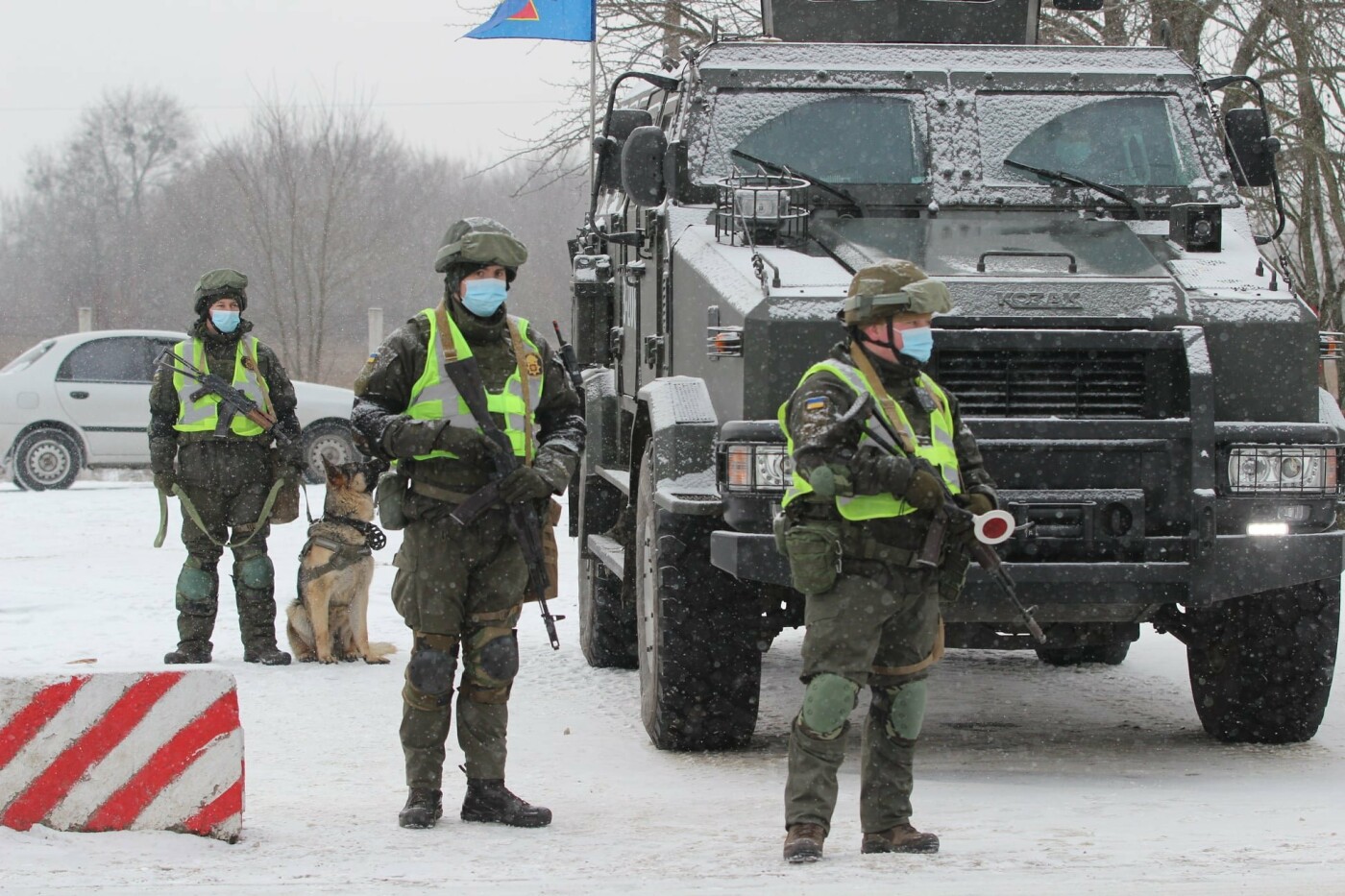 На Днепропетровщине военные освободили заложников, отбили штурм и задержали воров, - ФОТО, фото-3