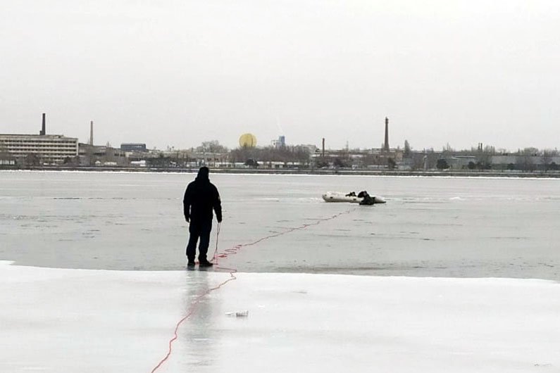 В Днепре возле Фестивального причала женщина ушла под лед: подробности, фото-1