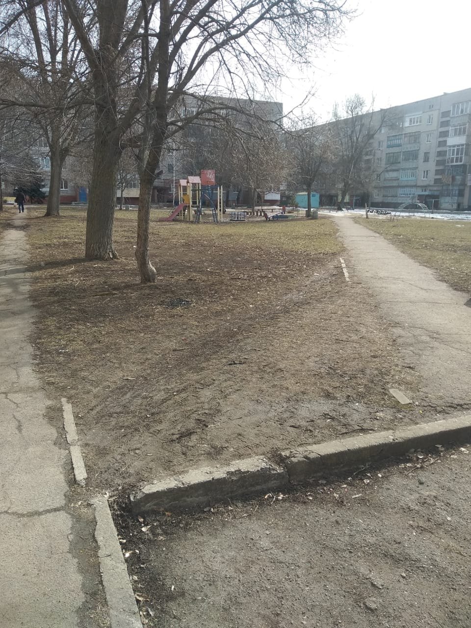 «Мне не лень убрать ваш мусор» — на Днепропетровщиные девушка держит весь район в чистоте, фото-3
