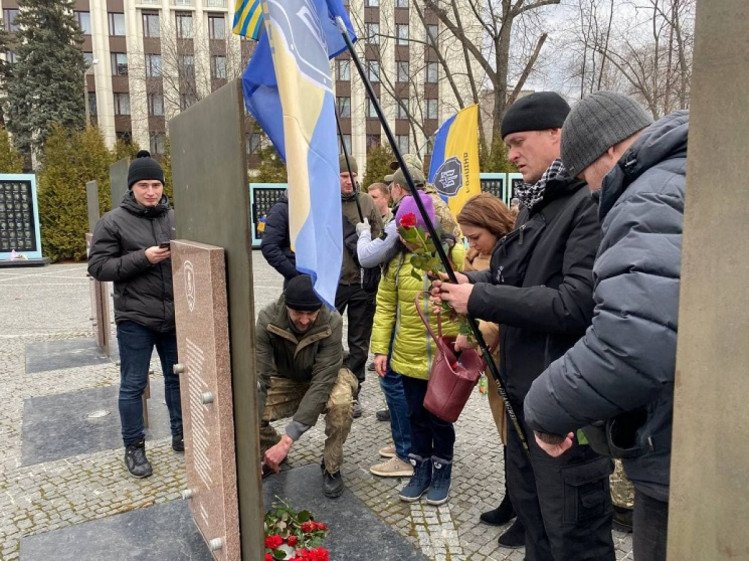 В Днепре по центральному проспекту прошла колонна военных, фото-2