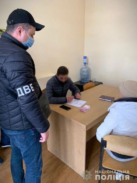 В Днепропетровской области женщина хотела "откупиться" от полиции за тысячу долларов, фото-1