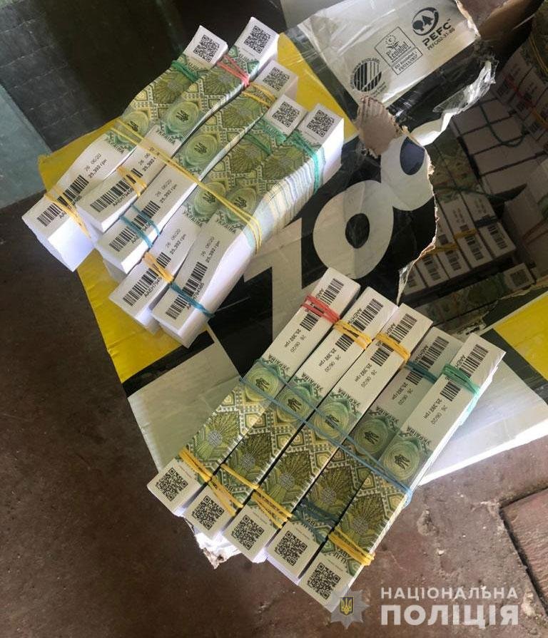 Под Днепром полицейские накрыли подпольную фирму, где делали фальшивый алкоголь и сигареты, фото-4