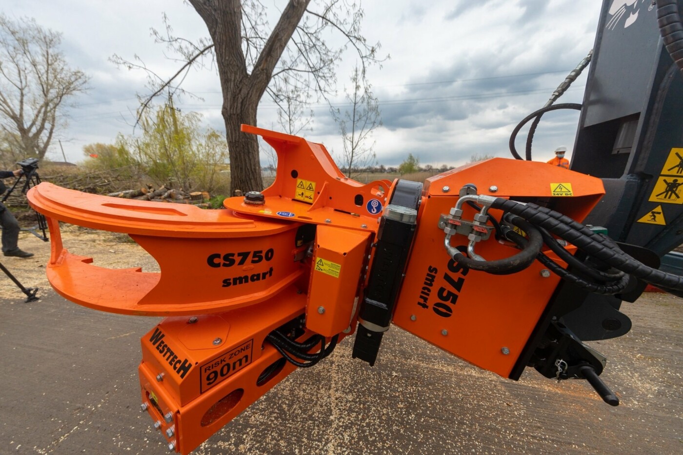 В Днепре появился "робот-трансформер" для устранения аварийных деревьев, - ФОТО, фото-4