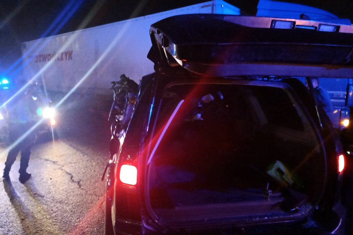 В Днепре легковушка на большой скорости протаранила фуру: тело водителя вырезали спасатели, фото-1