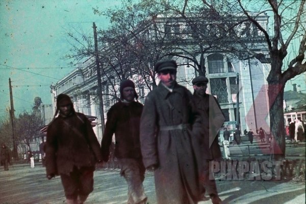 Комендантский час и расстрелы: как жили в оккупированном Днепре 80 лет назад, - редкие фото, фото-1