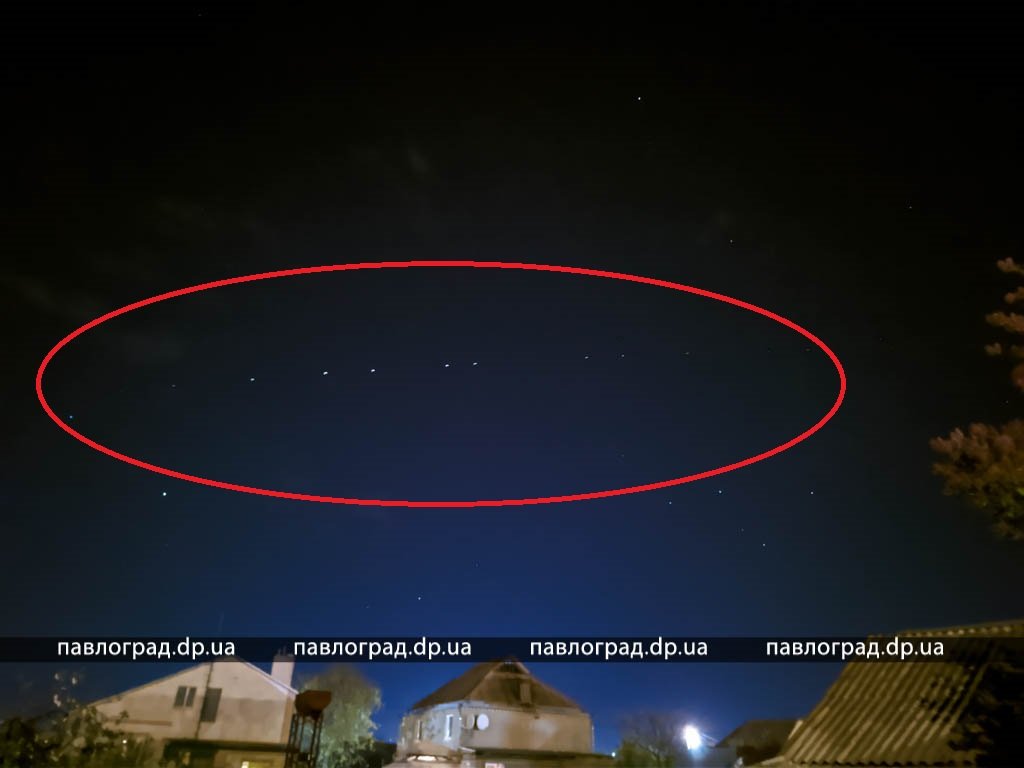 Над Днепропетровской областью пролетел "спутниковый поезд" Илона Маска, фото-1