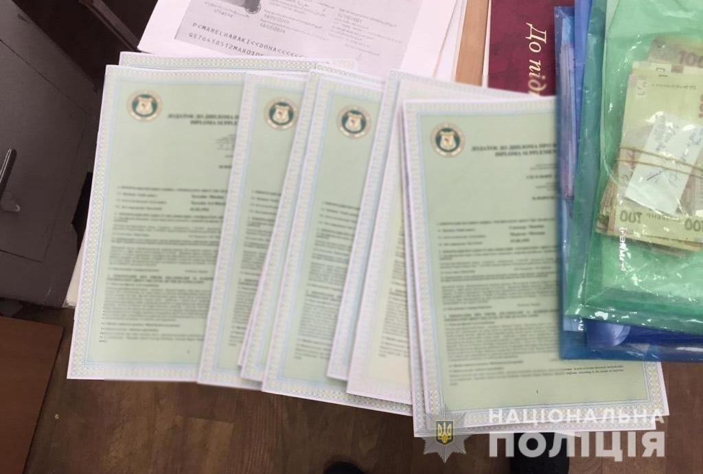 В Днепре мошенники требовали у студента-иностранца 800 долларов за диплом, фото-1