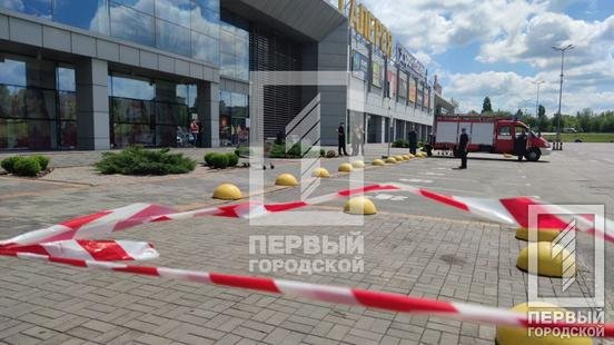 На Днепропетровщине экстренно эвакуировали посетителей торгового центра, фото-4