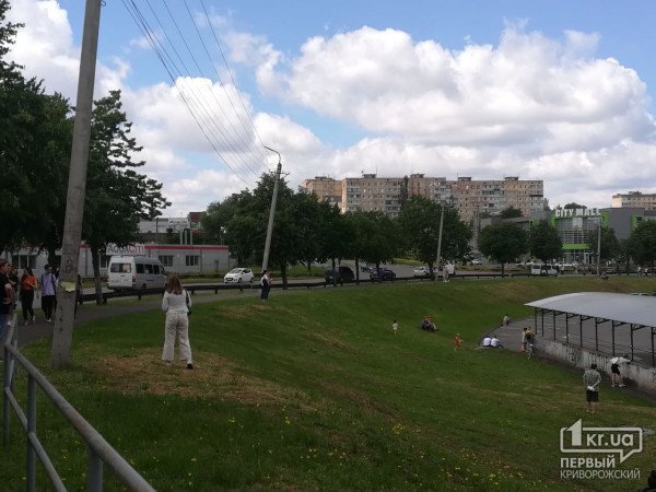 На Днепропетровщине экстренно эвакуировали посетителей торгового центра, фото-3