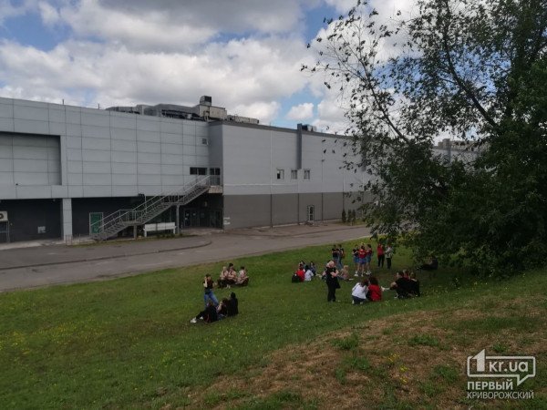 На Днепропетровщине экстренно эвакуировали посетителей торгового центра, фото-1