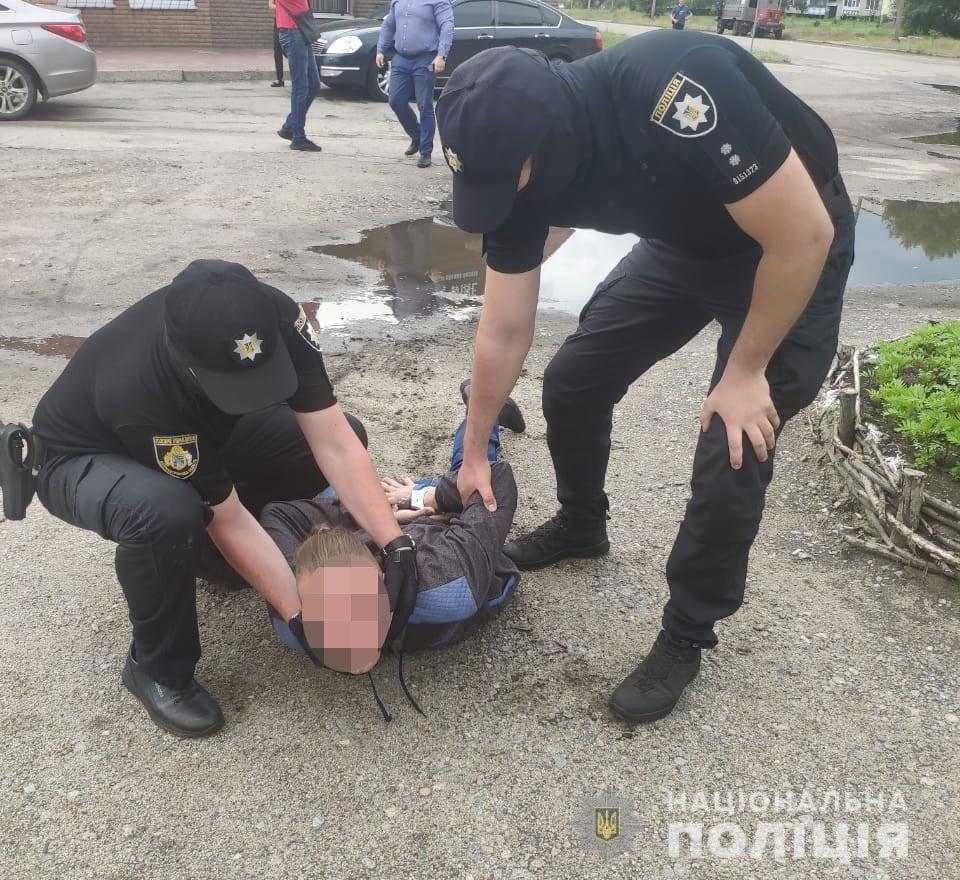 Под Днепром мужчина шантажировал коллегу и требовал деньги за "компромат", фото-1