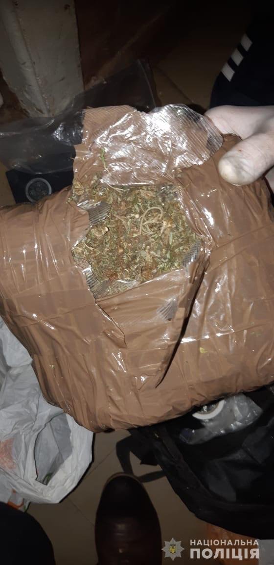 В Днепре задержали юного наркоторговца с крупной партией каннабиса: подробности, фото-1