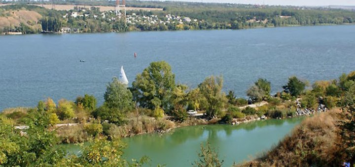 Бирюзовое озеро, настоящий водопад и развлекаловка в Новоселице: как на Днепропетровщине ощутить лето, фото-1