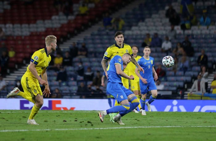 Артем Довбик стал первым игроком Днепра-1, забившим гол за сборную Украины, фото-1
