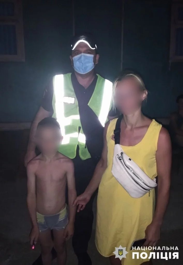 В Кирилловке полицейские отчитали мать из Днепра, потерявшую своего ребенка, - ФОТО , фото-2