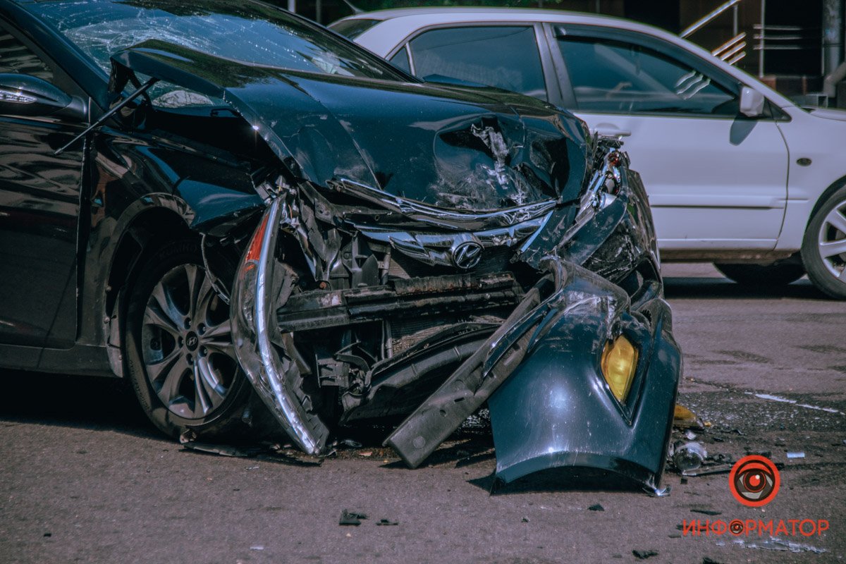 В центре Днепра от столкновения с Hyundai, BMW отлетел и приземлился на крышу , фото-3