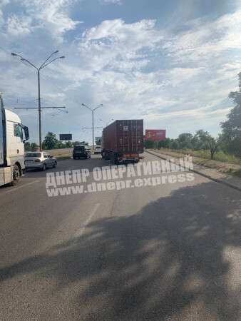 В Днепре пожилая женщина бросилась под фуру: подробности, фото-1