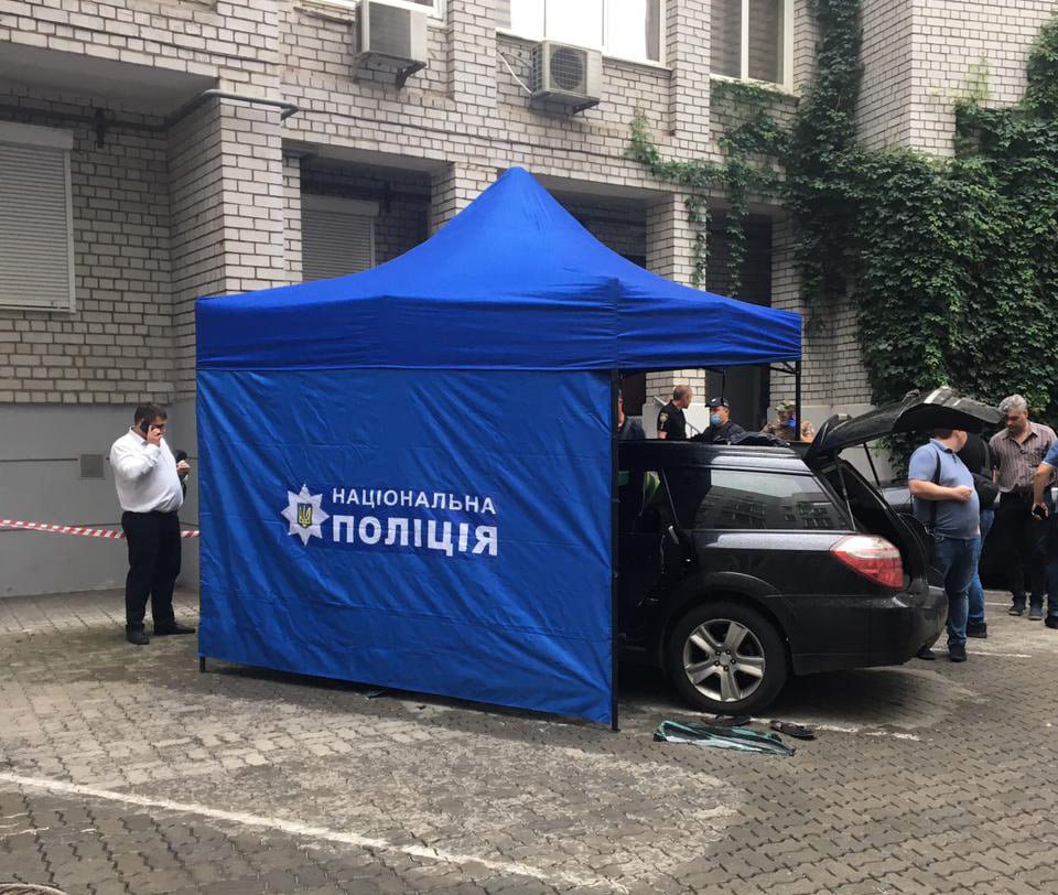 В Днепре взорвался автомобиль: полиция изъяла на экспертизу подозрительный предмет , фото-1