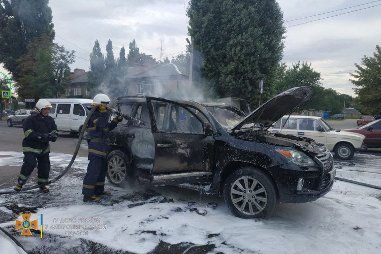На Днепропетровщине во время движения по городу вспыхнул Lexus, - ФОТО, фото-3