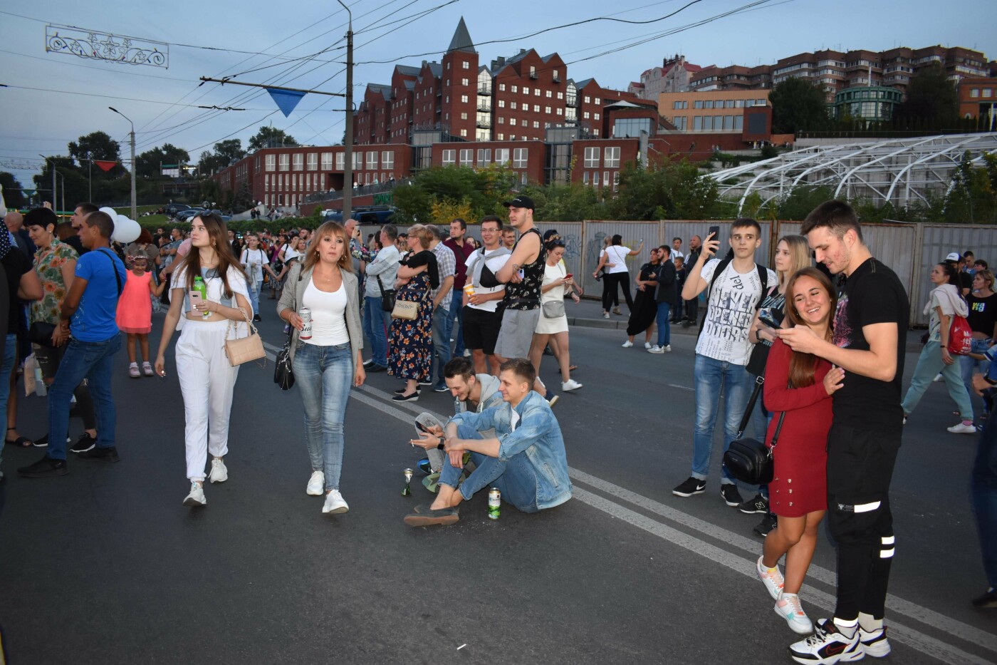 На День Днепра люди волной накрыли самую длинную набережную в Европе, - ФОТО, фото-2