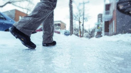 Колебания температуры и гололед: какая погода будет в Днепре