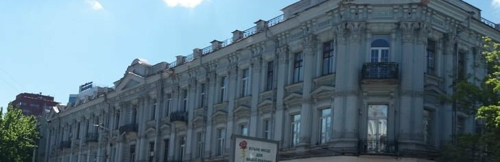 Тайные винные подвалы этого дома могли стать причиной смены власти: история одного здания в Днепре